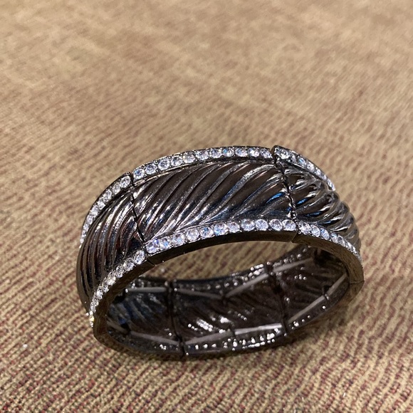 NWOT - Black Stretch Bracelet With Swirl Design and Cubic Zirconia Side Edging - Picture 2 of 6